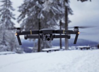 Czy dron może latać nad moją posesją?