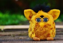 W jakim języku mówi Furby?